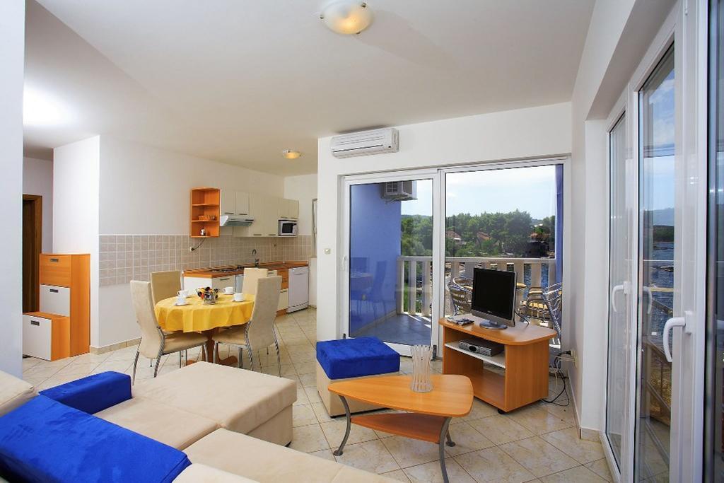 Aparthotel Marina Gromela Mirca  Phòng bức ảnh