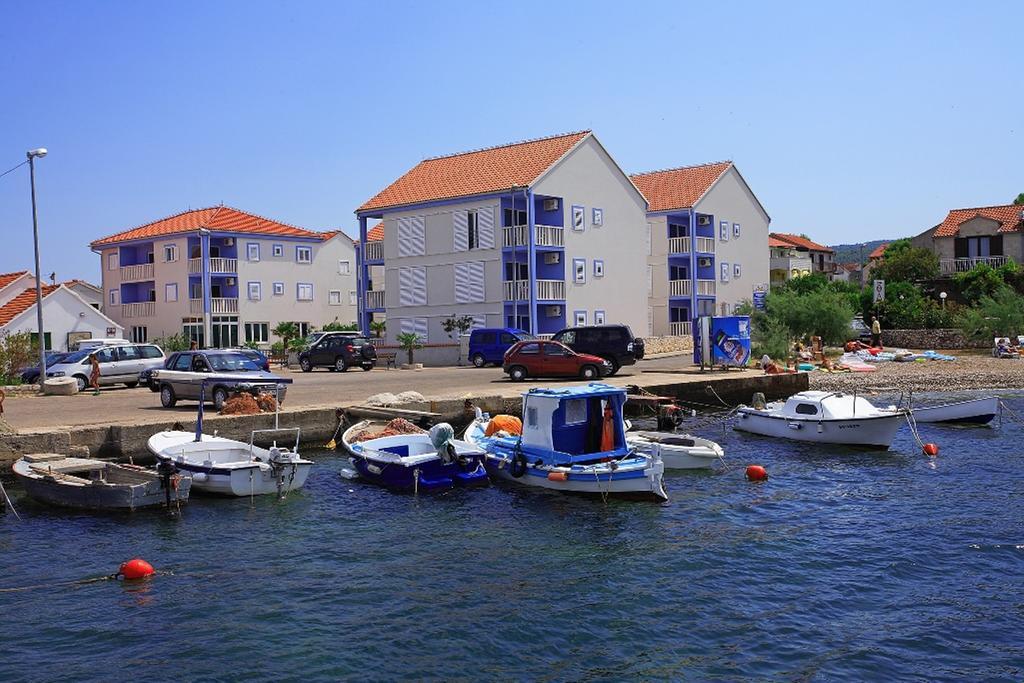 Aparthotel Marina Gromela Mirca  Phòng bức ảnh