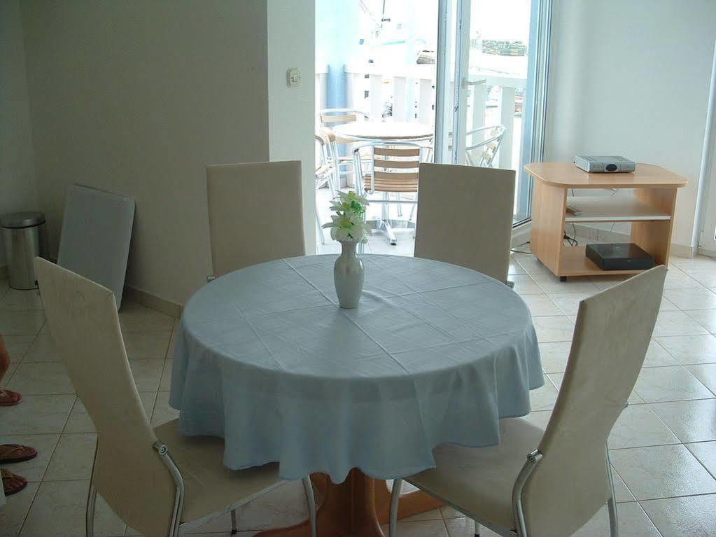 Aparthotel Marina Gromela Mirca  Ngoại thất bức ảnh